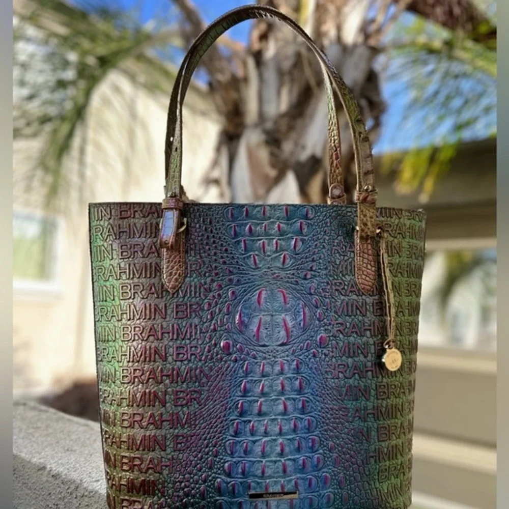 NWT BRAHMIN EZRA MELBOURNE CROC-EMBOSSED LOGO PRINT‎ LEATHER TOTE